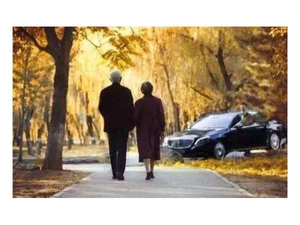 為什么要給父母買一把指紋鎖？這兩個忘帶鑰匙的新聞就是答案
